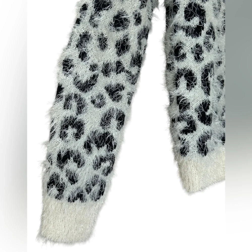 Mudd Soft Fuzzy Cheetah Animal Print Eyelash Knit Crew Neck Sweater Size S - Picture 3 of 12